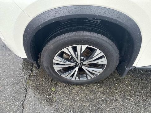 Used 2023 Nissan Rogue SV image 11