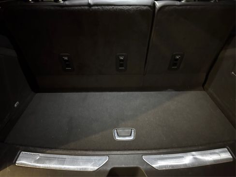 Used 2025 Cadillac Escalade Premium Luxury image 14