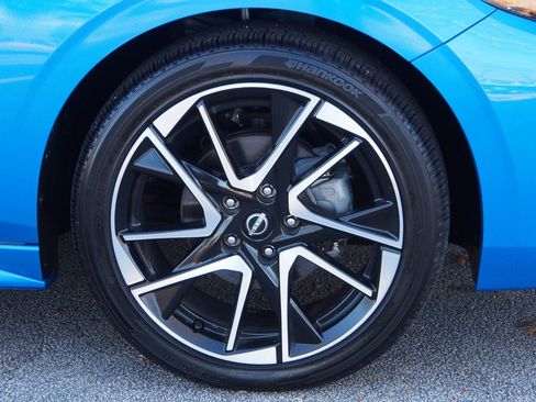 Used 2024 Nissan Sentra SR w/ SR Premium Package image 9