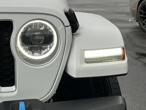 Used 2023 Jeep Wrangler Unlimited Sahara w/ Cold Weather Group image 10