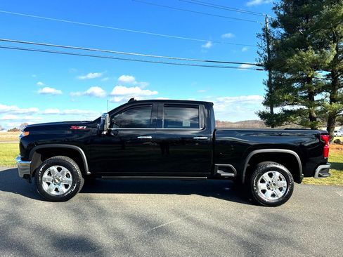 Used 2022 Chevrolet Silverado 3500 LTZ w/ LTZ Plus Package image 3