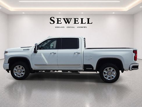 Used 2024 Chevrolet Silverado 3500 High Country w/ High Country Premium Package AWD/4WD image 2