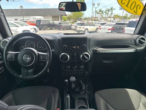Used 2015 Jeep Wrangler Unlimited Rubicon w/ Connectivity Group AWD/4WD image 16