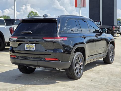 Used 2025 Jeep Grand Cherokee Limited AWD/4WD image 5