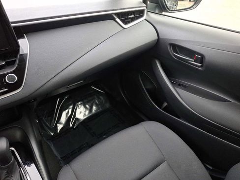 Used 2025 Toyota Corolla LE image 20
