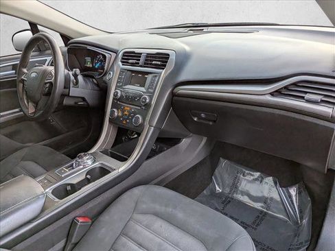 Used 2018 Ford Fusion SE image 19