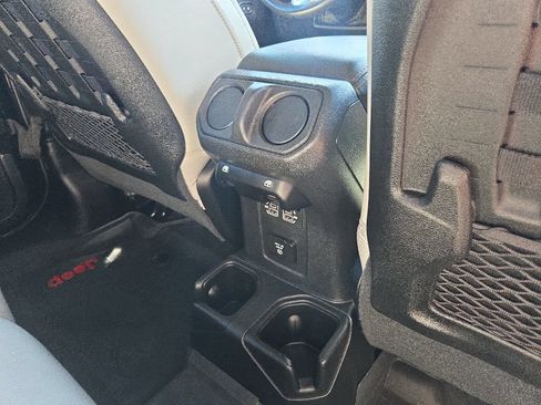 Used 2023 Jeep Gladiator Mojave w/ Cold Weather Group AWD/4WD image 93