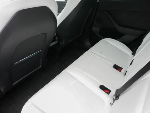 Used 2024 Tesla Model Y Performance image 31