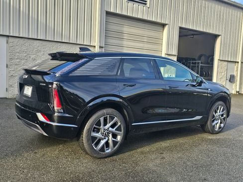 New 2026 Cadillac Optiq Luxury 1 image 8