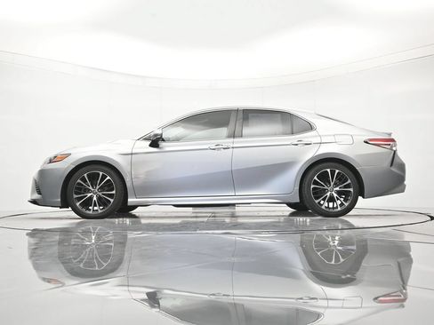 Used 2020 Toyota Camry SE w/ Convenience Package FWD image 43