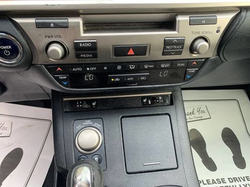 Used 2013 Lexus ES 300h image 22