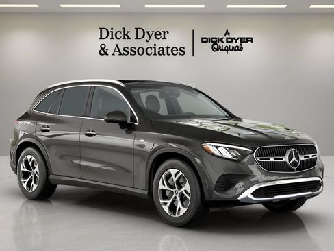 Used 2025 Mercedes-Benz GLC 350e 4MATIC image 5