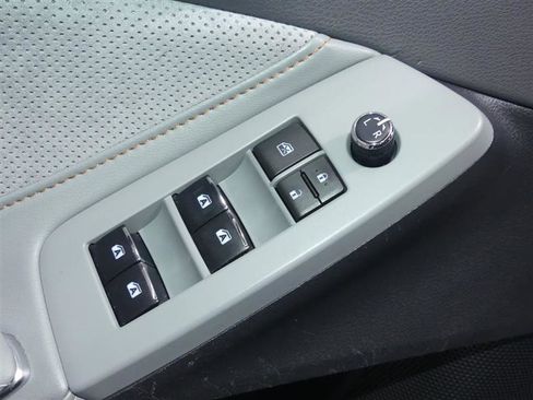 Used 2019 Toyota Avalon XSE image 20