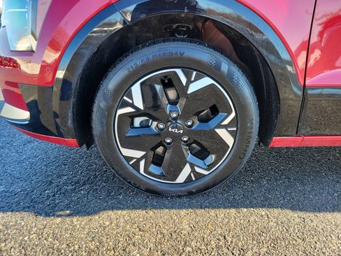 Used 2024 Kia Niro Wave w/ Wave Preserve Package image 12
