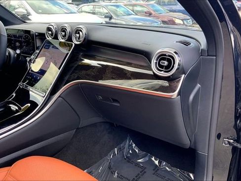 Used 2026 Mercedes-Benz GLC 300 4MATIC image 15