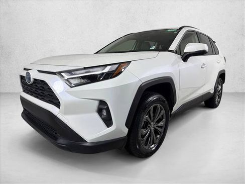 Used 2022 Toyota RAV4 XLE Premium AWD/4WD image 8