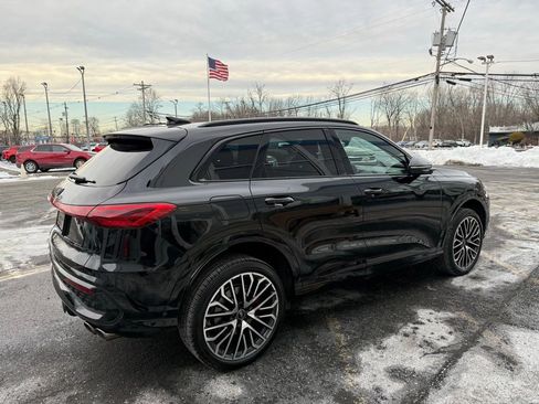 Used 2025 Audi SQ5 Premium Plus w/ Premium Plus Package image 10