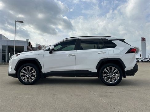Used 2020 Toyota RAV4 XLE Premium image 2