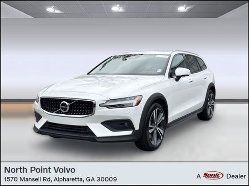Used 2025 Volvo V60 B5 Cross Country Plus AWD/4WD image 1