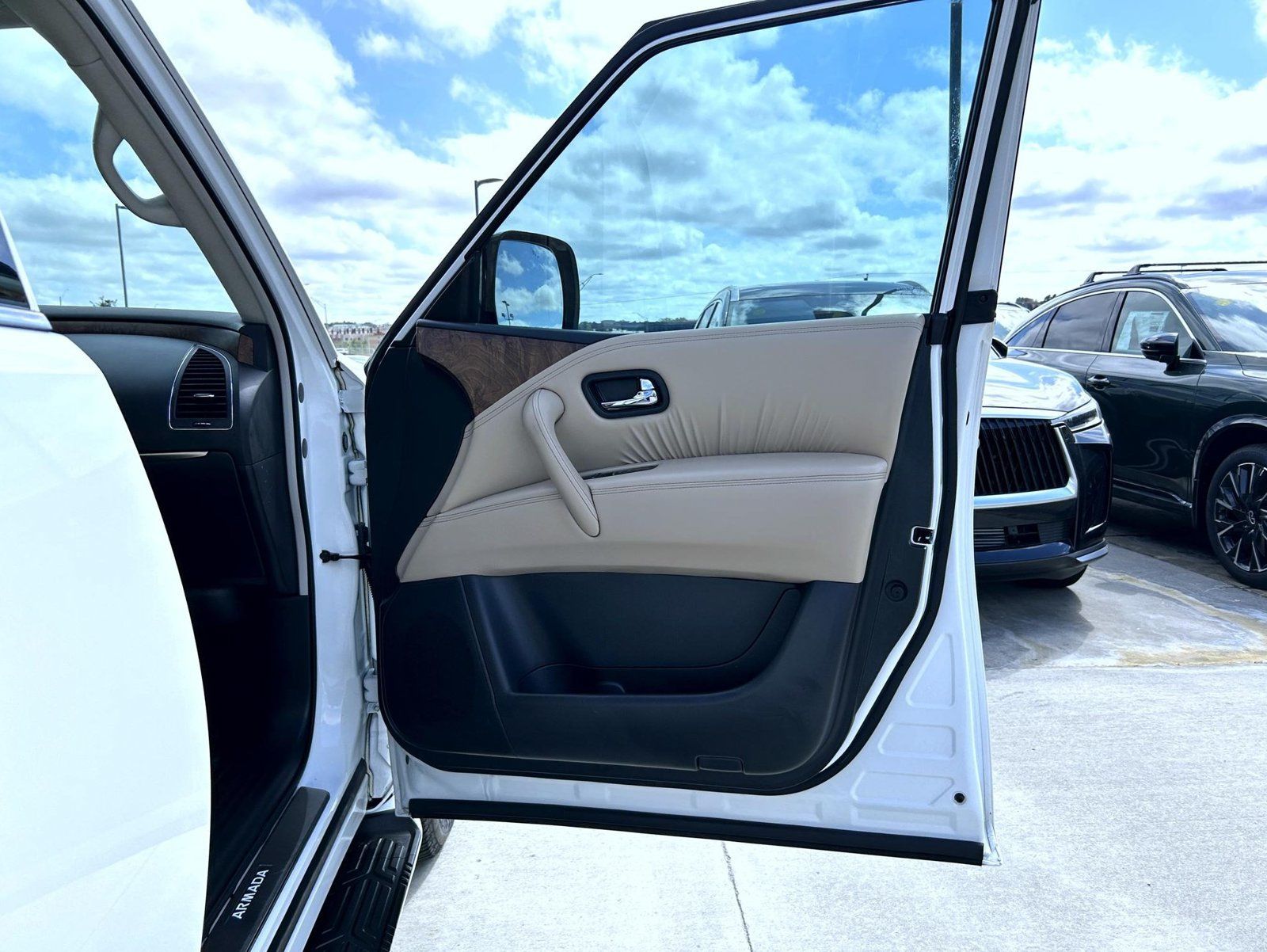 Used 2024 Nissan Armada SL w/ Captain's Chairs Package AWD/4WD image 16