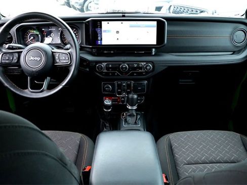 Used 2025 Jeep Gladiator Mojave image 25