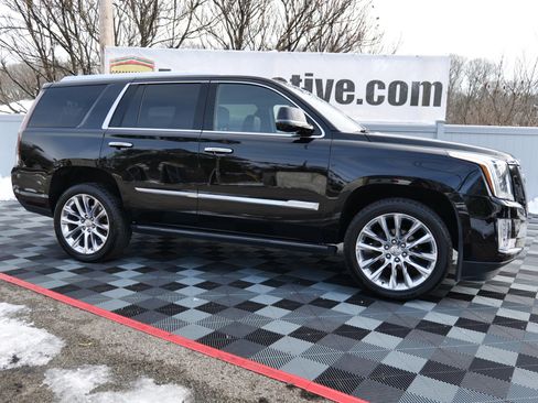 Used 2020 Cadillac Escalade Platinum image 69