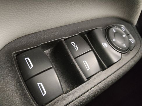 Used 2019 Chevrolet Equinox LS image 27