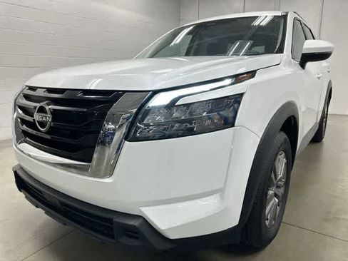 Used 2025 Nissan Pathfinder SV FWD image 30
