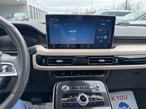 Used 2023 Lincoln Nautilus Reserve image 11