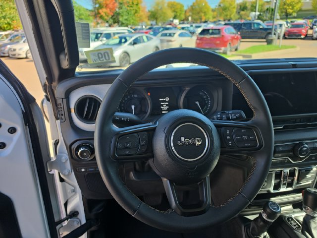 Used 2024 Jeep Wrangler Unlimited AWD/4WD image 15
