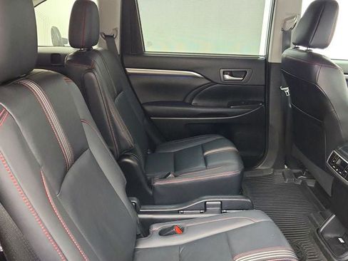 Used 2019 Toyota Highlander SE AWD/4WD image 22