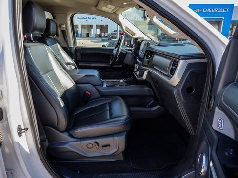Used 2024 Ford Expedition XLT image 14