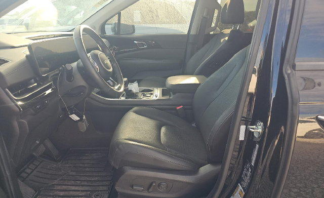 Used 2025 Kia Carnival SX Prestige FWD image 4
