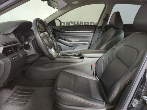 Used 2024 Nissan Altima 2.5 SR w/ SR Premium Package image 7