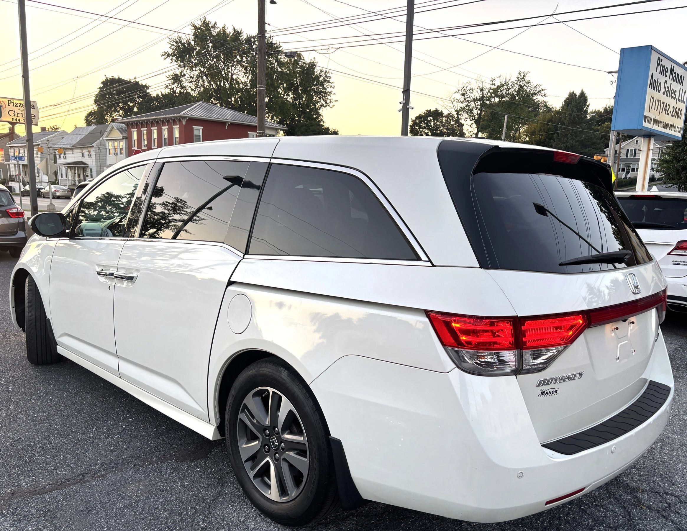 Used 2015 Honda Odyssey Touring image 4