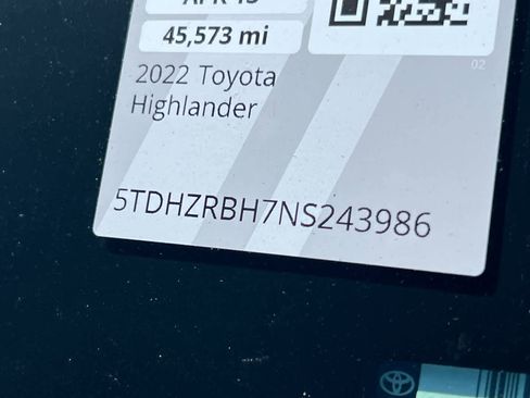 Used 2022 Toyota Highlander XLE AWD/4WD image 23