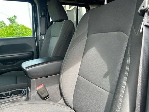 Used 2018 Jeep Wrangler Unlimited Sport S AWD/4WD image 35