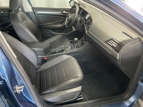 Certified 2021 Volkswagen Jetta SE w/ SE Cold Weather Package FWD image 4