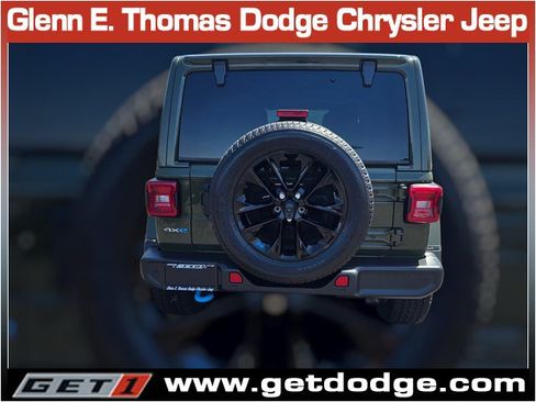 Used 2022 Jeep Wrangler Unlimited Sahara w/ Cold Weather Group AWD/4WD image 8