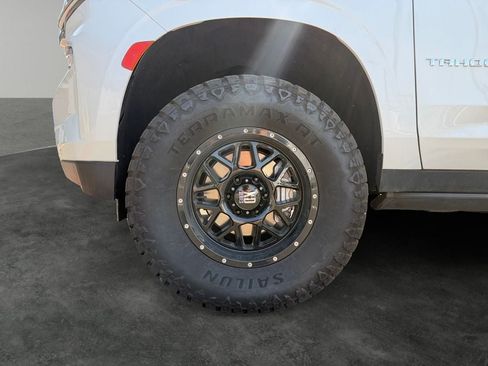 Used 2023 Chevrolet Tahoe Premier w/ Premium Package AWD/4WD image 4