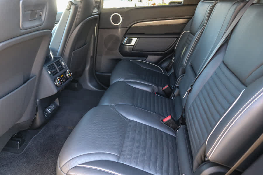Used 2023 Land Rover Discovery Metropolitan Edition AWD/4WD image 16