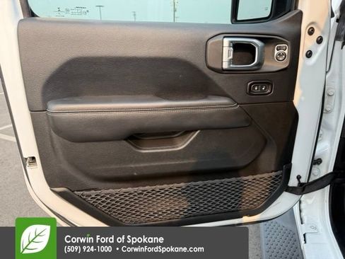 Used 2019 Jeep Wrangler Unlimited Sahara AWD/4WD image 19