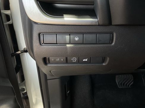 Used 2025 Nissan Rogue SV FWD image 20