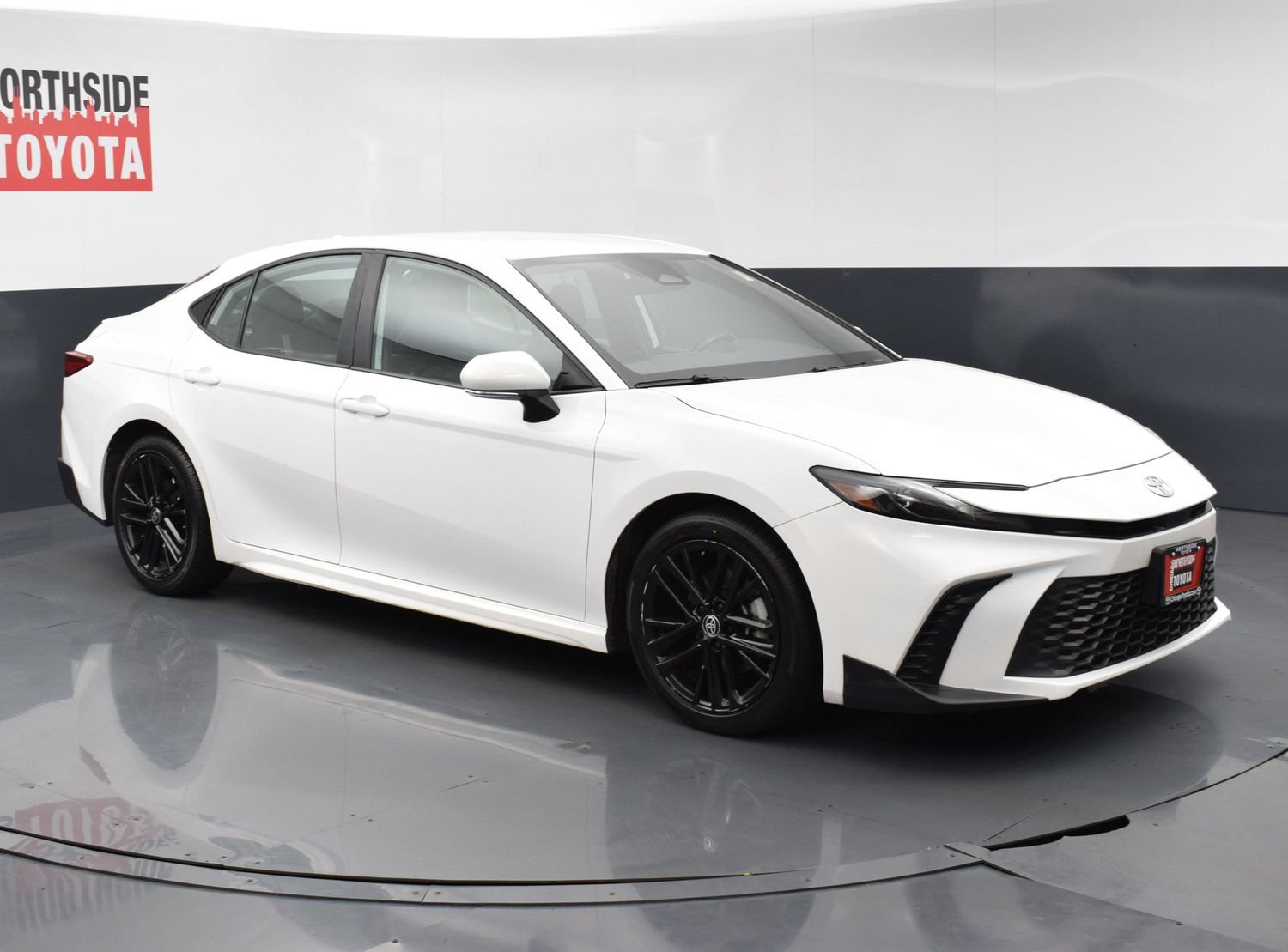 Used 2025 Toyota Camry SE FWD image 6