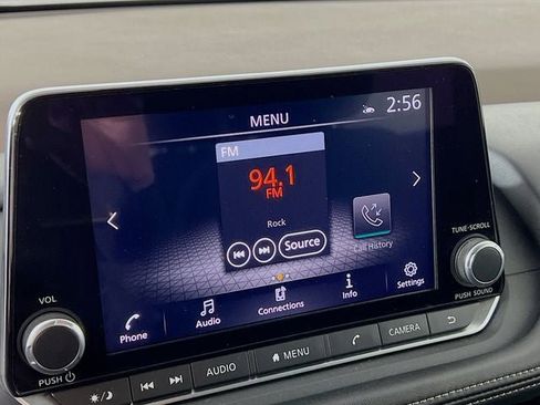 Used 2023 Nissan Rogue SV image 13