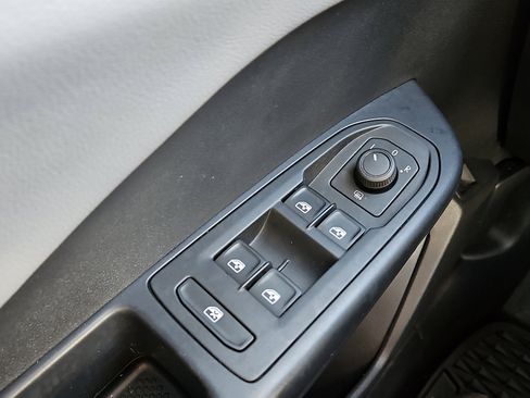 Certified 2022 Volkswagen Taos SE w/ IQ.Drive SE Package image 12