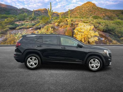 Used 2024 GMC Terrain SLE image 3