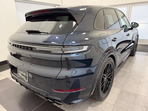 Certified 2025 Porsche Cayenne Turbo AWD/4WD image 7
