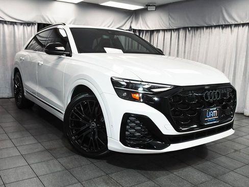 Used 2024 Audi SQ8 Premium Plus w/ Black Optic Package image 3