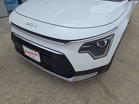 Used 2024 Kia Niro EX FWD image 17